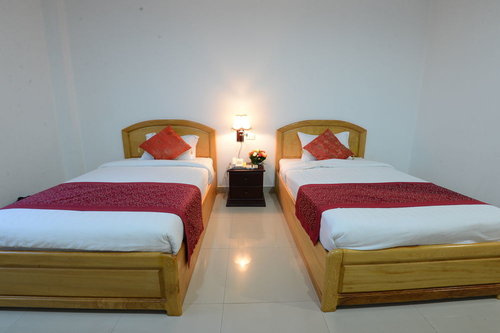 Douangpraseuth Hotel Виентиане Екстериор снимка