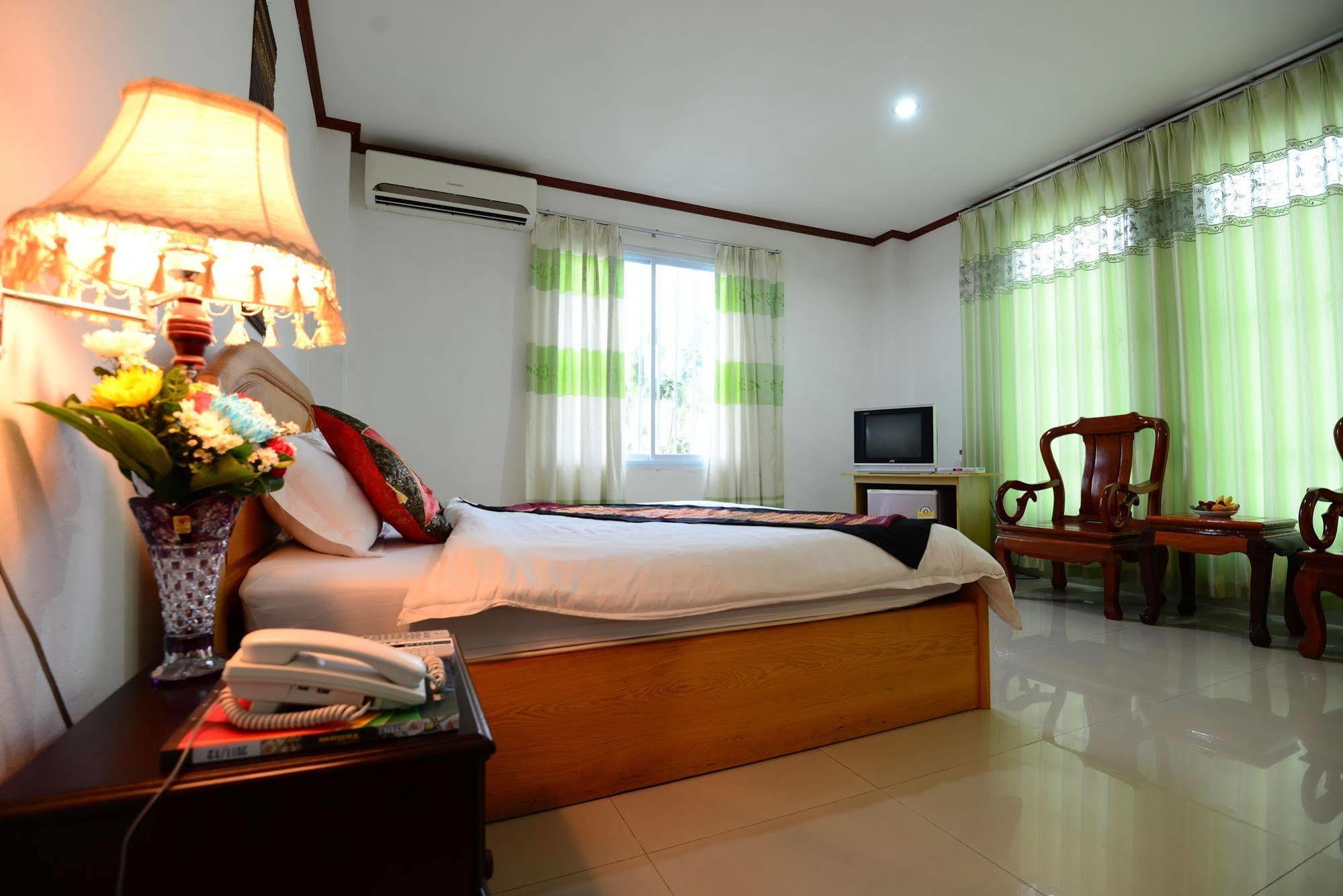 Douangpraseuth Hotel Виентиане Екстериор снимка