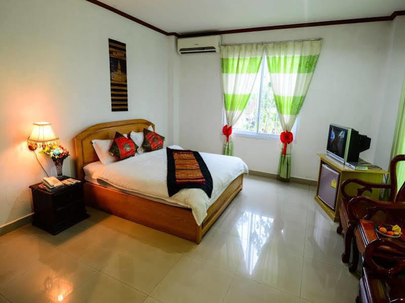 Douangpraseuth Hotel Виентиане Екстериор снимка