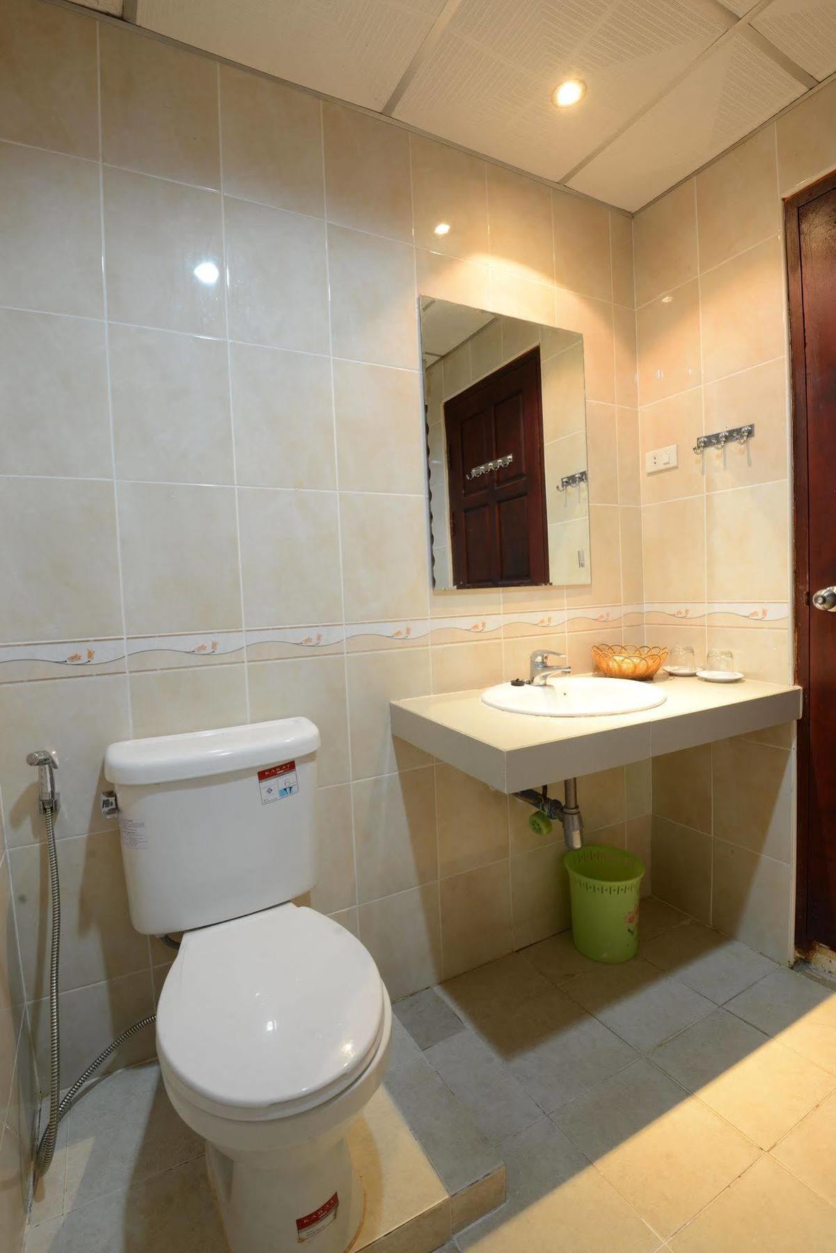 Douangpraseuth Hotel Виентиане Екстериор снимка