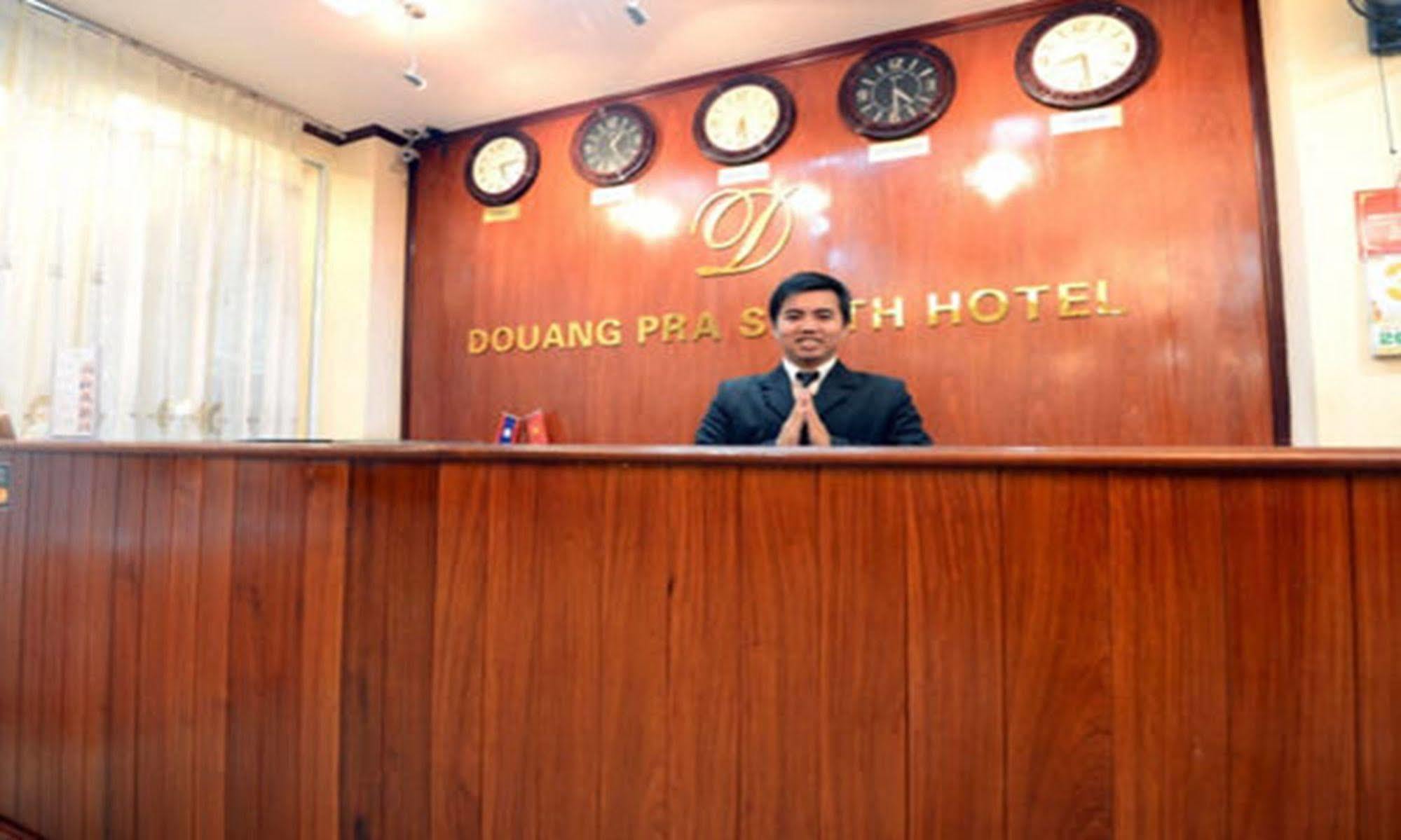 Douangpraseuth Hotel Виентиане Екстериор снимка