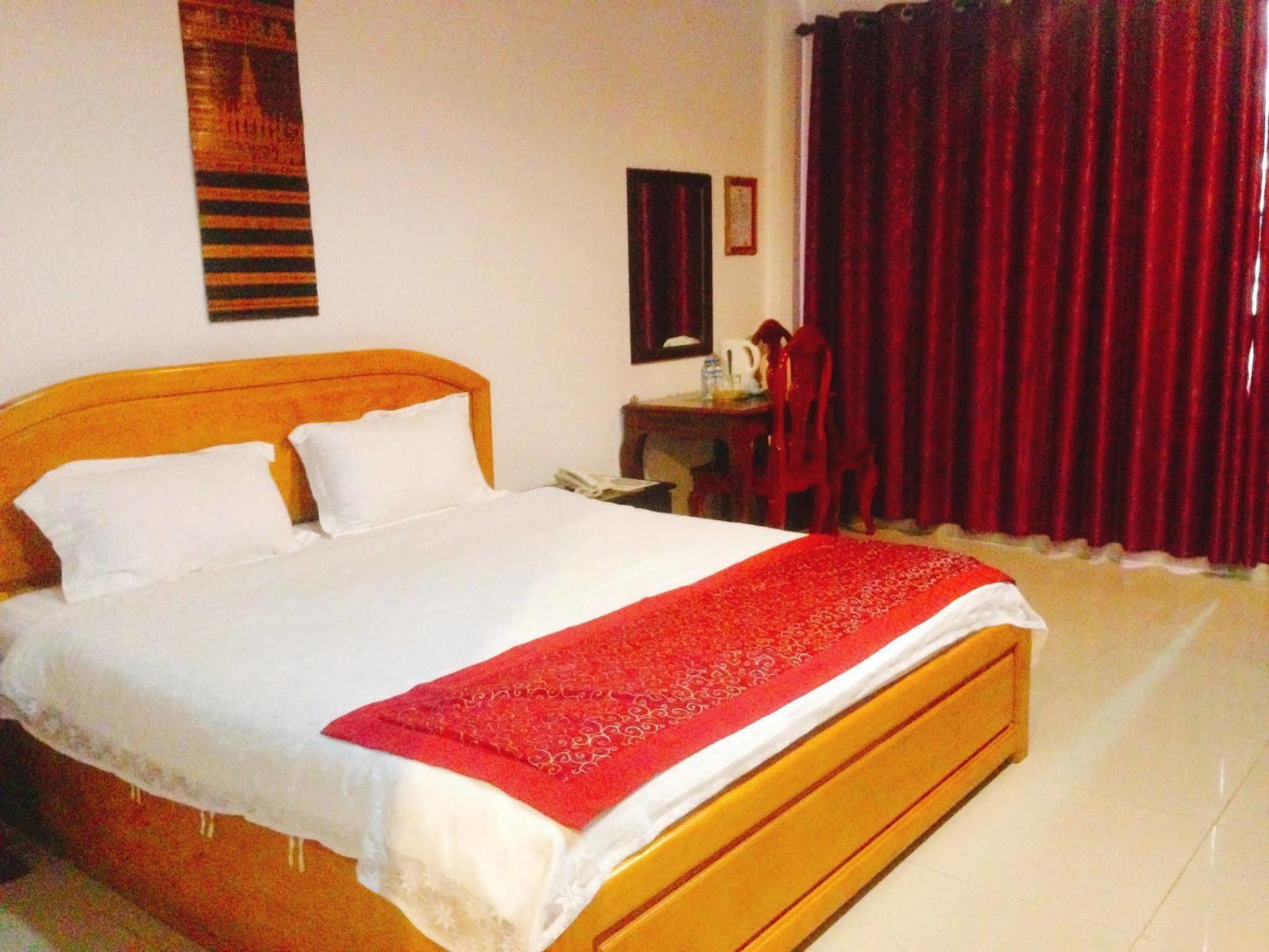 Douangpraseuth Hotel Виентиане Екстериор снимка