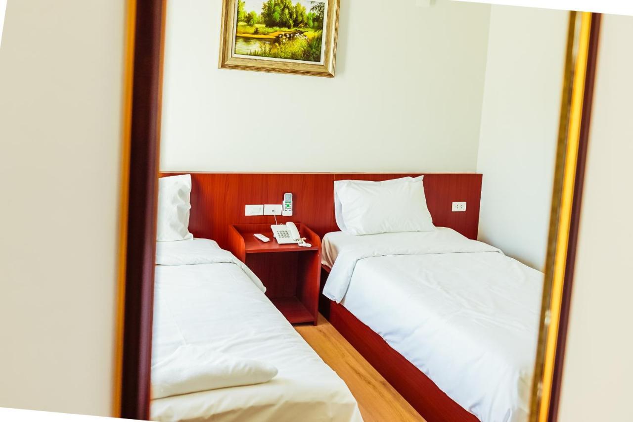 Douangpraseuth Hotel Виентиане Екстериор снимка