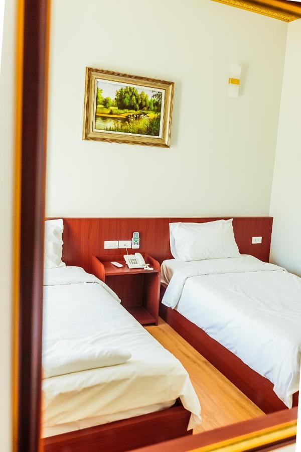 Douangpraseuth Hotel Виентиане Екстериор снимка
