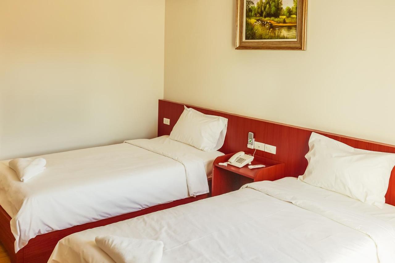 Douangpraseuth Hotel Виентиане Екстериор снимка