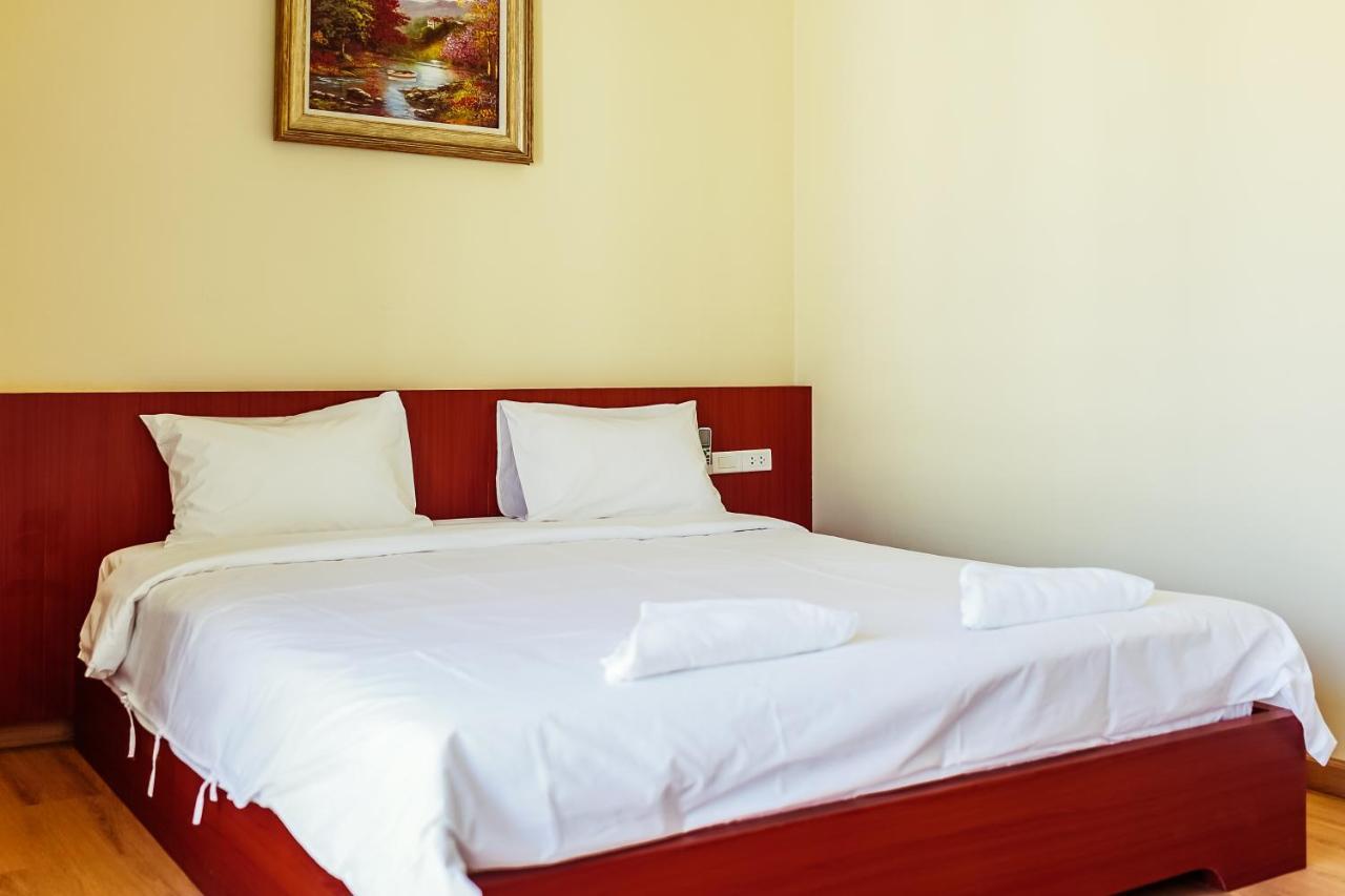 Douangpraseuth Hotel Виентиане Екстериор снимка