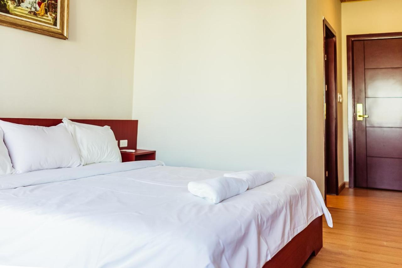 Douangpraseuth Hotel Виентиане Екстериор снимка