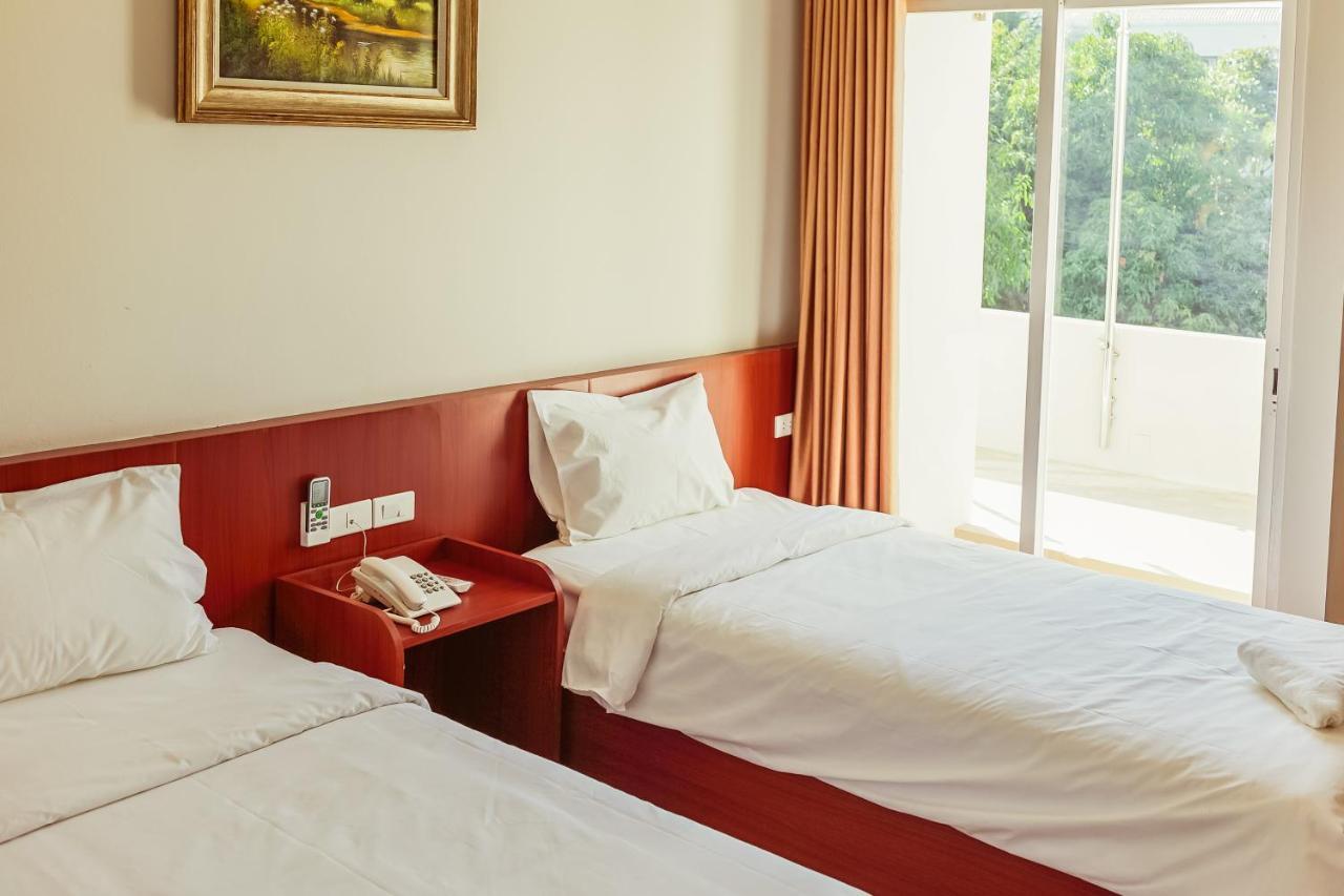 Douangpraseuth Hotel Виентиане Екстериор снимка
