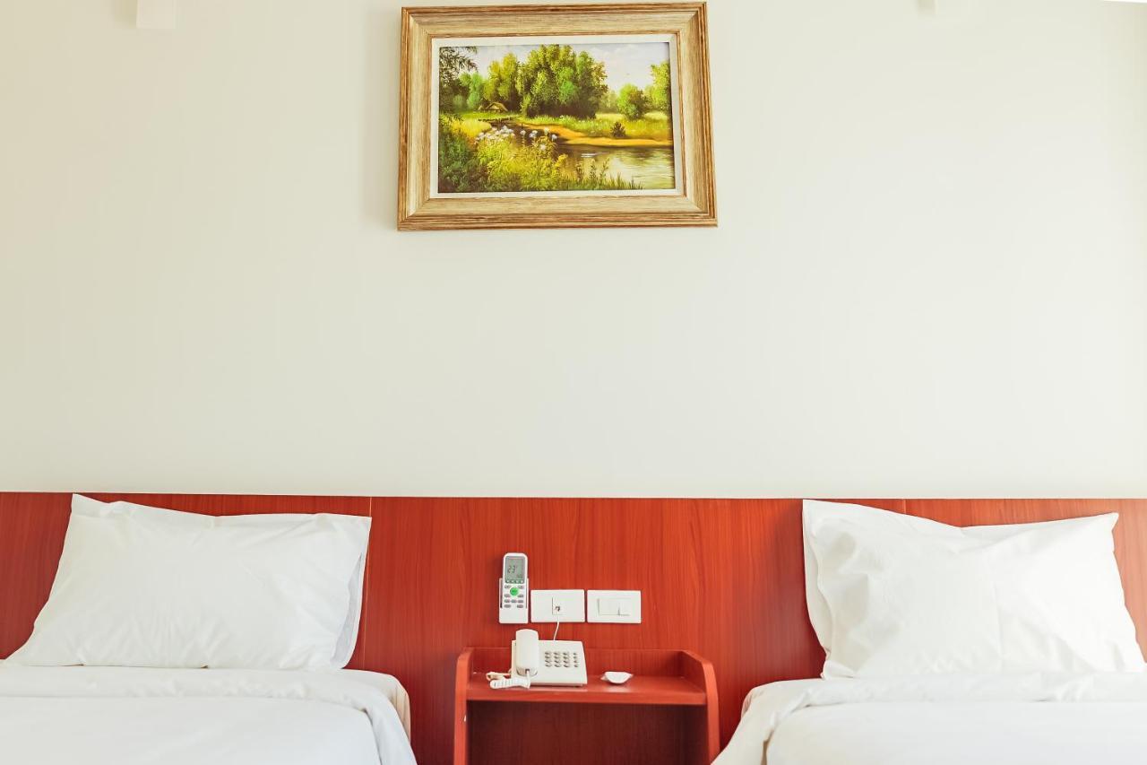 Douangpraseuth Hotel Виентиане Екстериор снимка