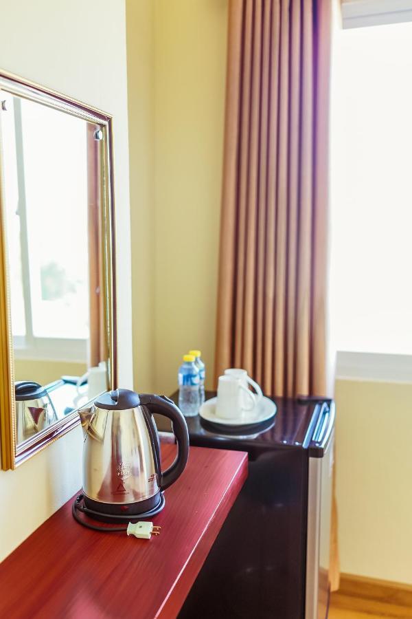 Douangpraseuth Hotel Виентиане Екстериор снимка