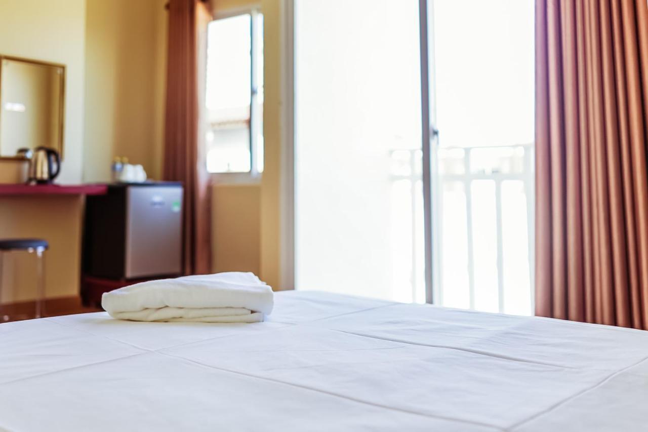 Douangpraseuth Hotel Виентиане Екстериор снимка